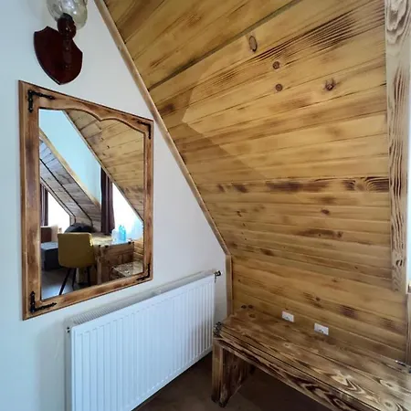 Nicole & Restaurant מלון