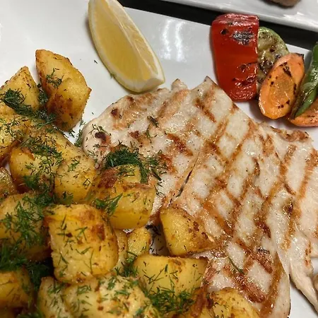 酒店 Nicole & Restaurant